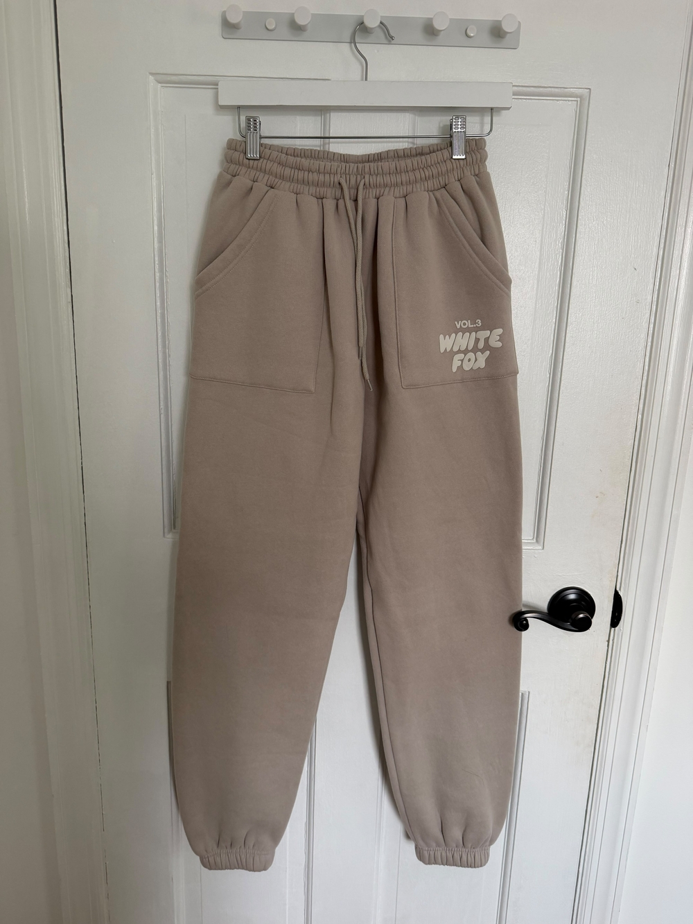 White Fox Offstage Sweatpants Moon XS NWT Joggers Athleisure Everyday Comfy
